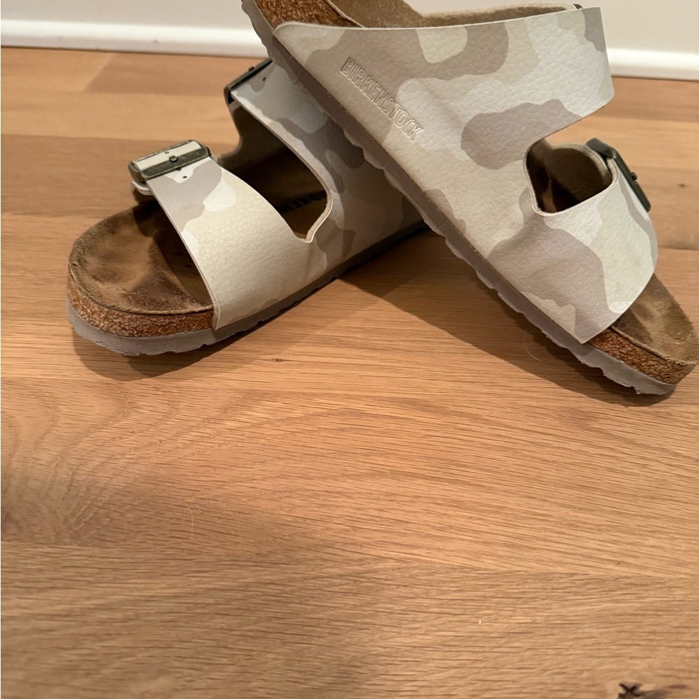 Birkenstock Womens Camo Arizona Sandals